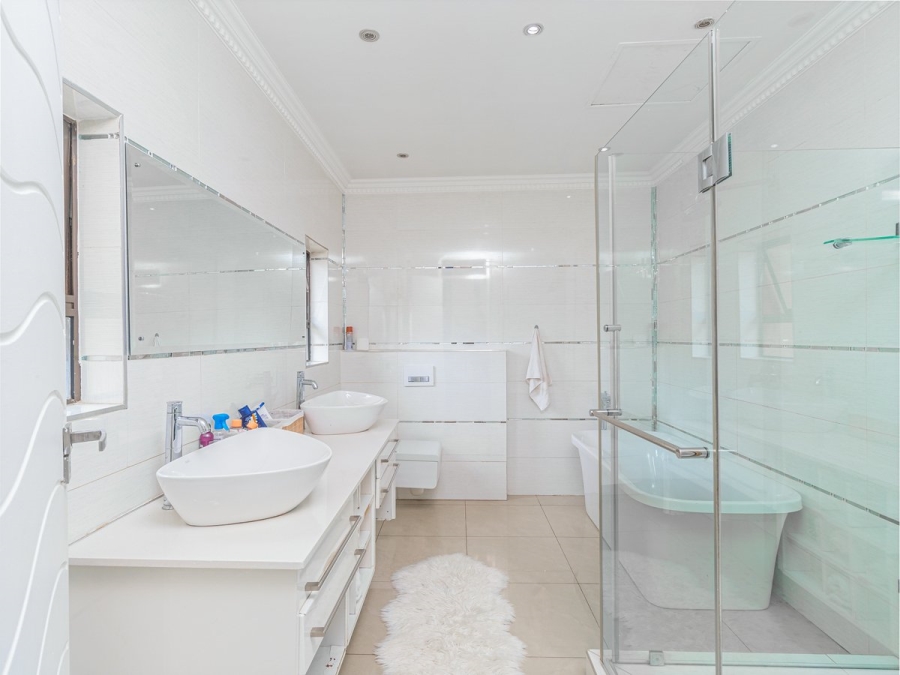 4 Bedroom Property for Sale in Xanadu North West